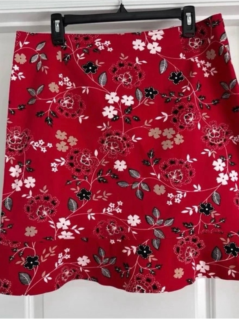 Briggs New York Red Floral A-Line Skirt with Black & White Accents